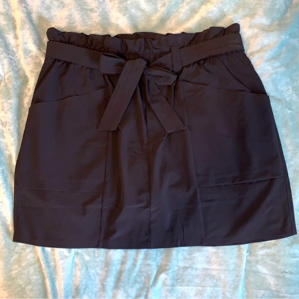 ATHLETA • Black skorts with paper bag waist and removable belt • Size 6